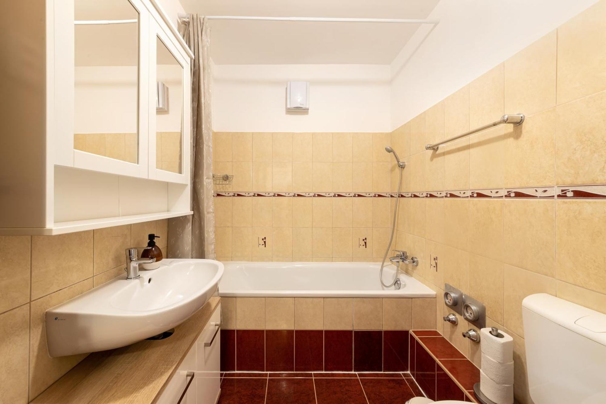 Center Budget Apartment Inside Free Parking Self Check-In Free Streaming Ac Balcony Budapest Ngoại thất bức ảnh